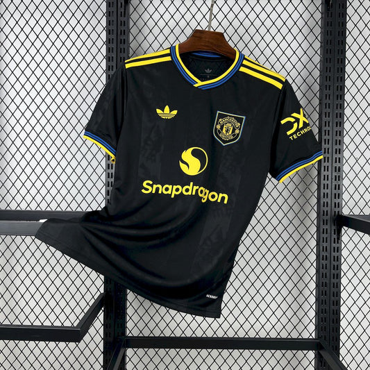 Manchester United 25-26 Away